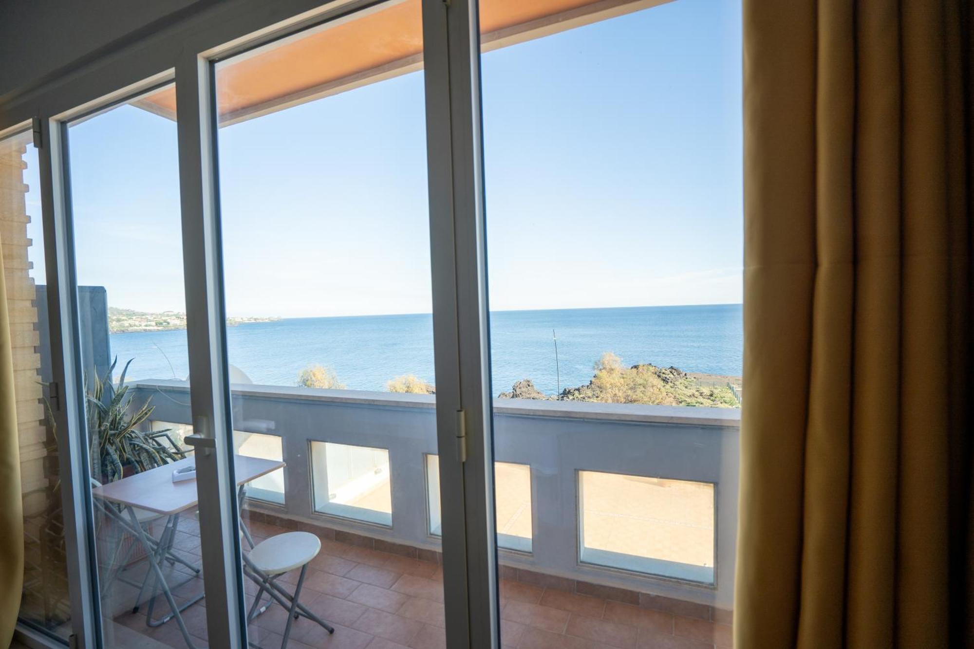 Perla Marina Sea View Apartment Catania Ngoại thất bức ảnh