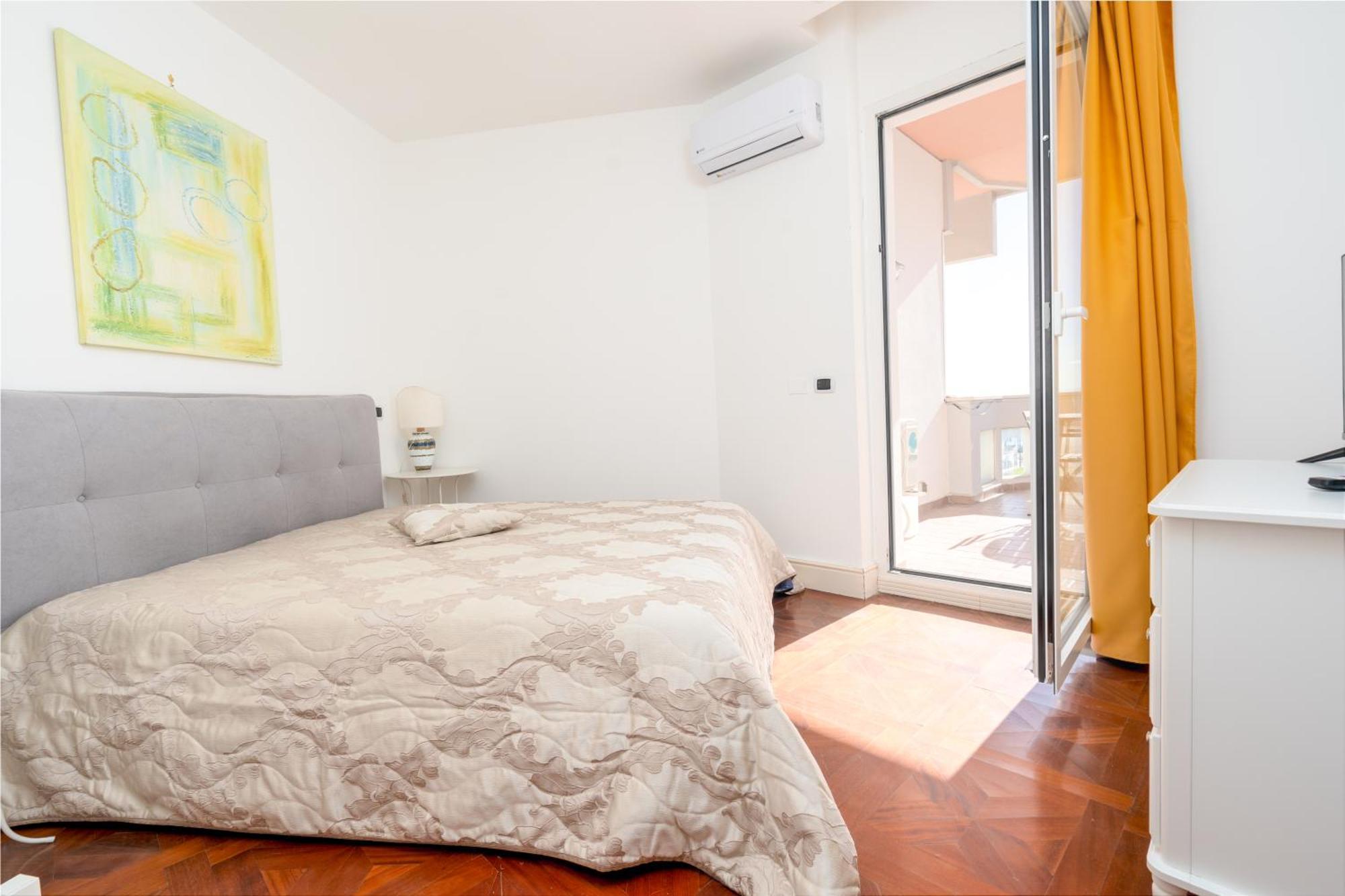 Perla Marina Sea View Apartment Catania Ngoại thất bức ảnh