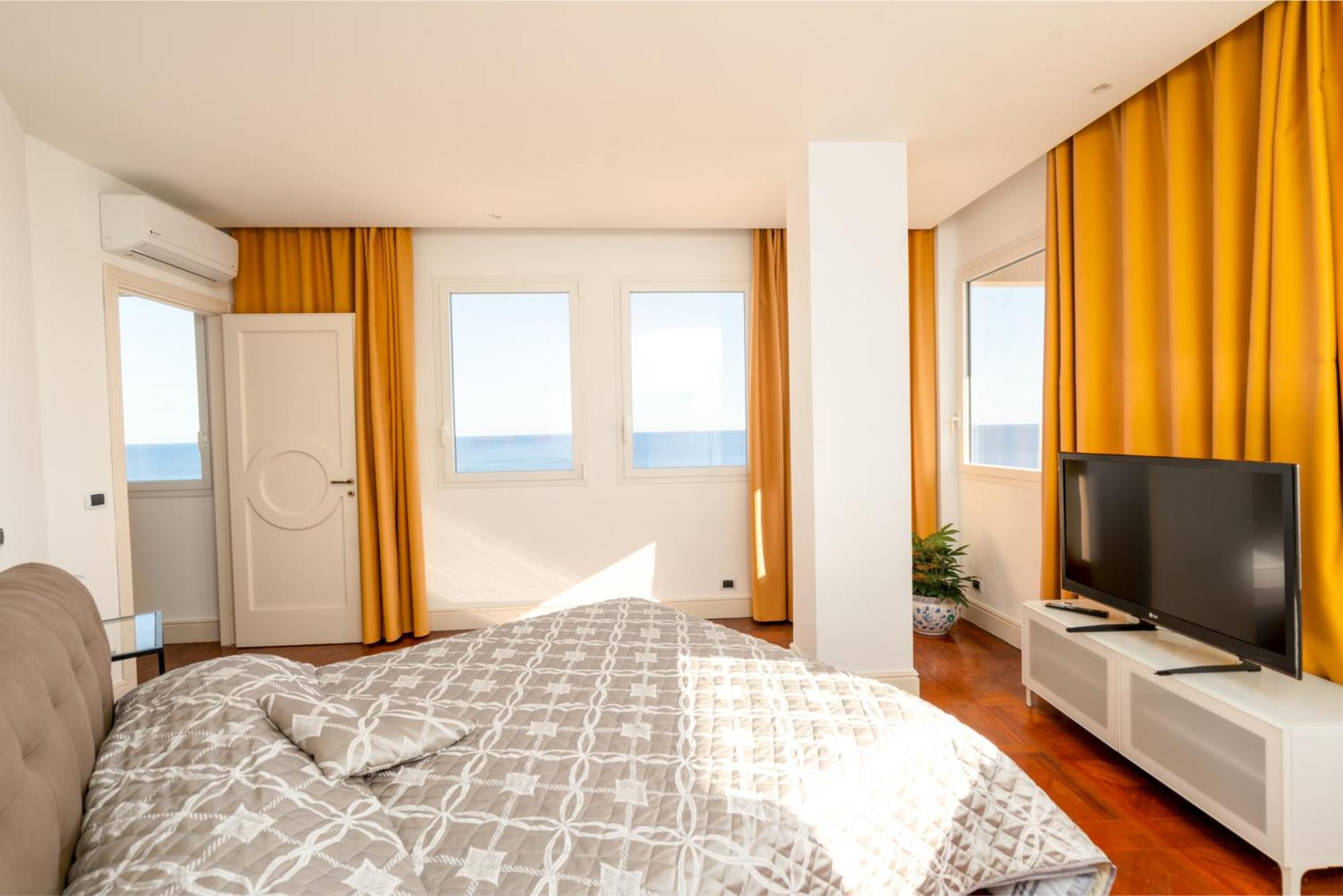 Perla Marina Sea View Apartment Catania Ngoại thất bức ảnh