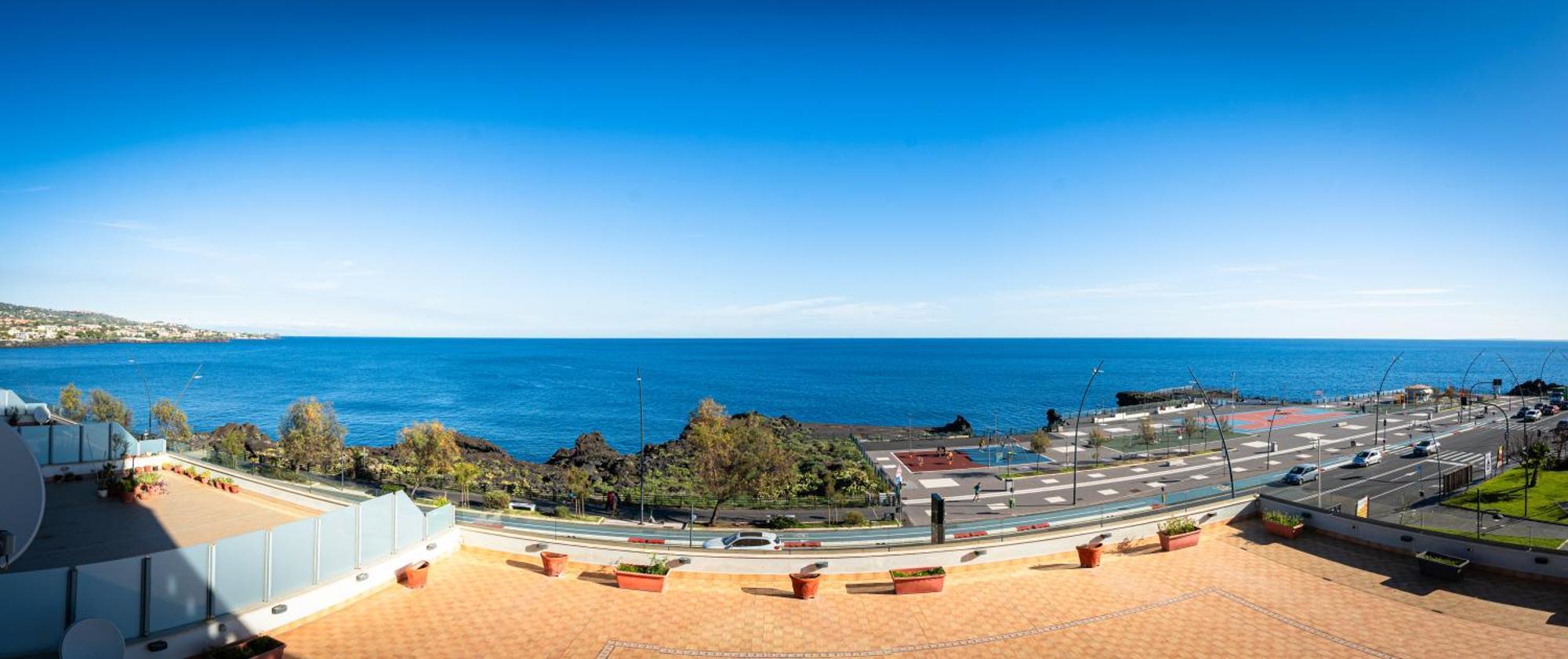 Perla Marina Sea View Apartment Catania Ngoại thất bức ảnh